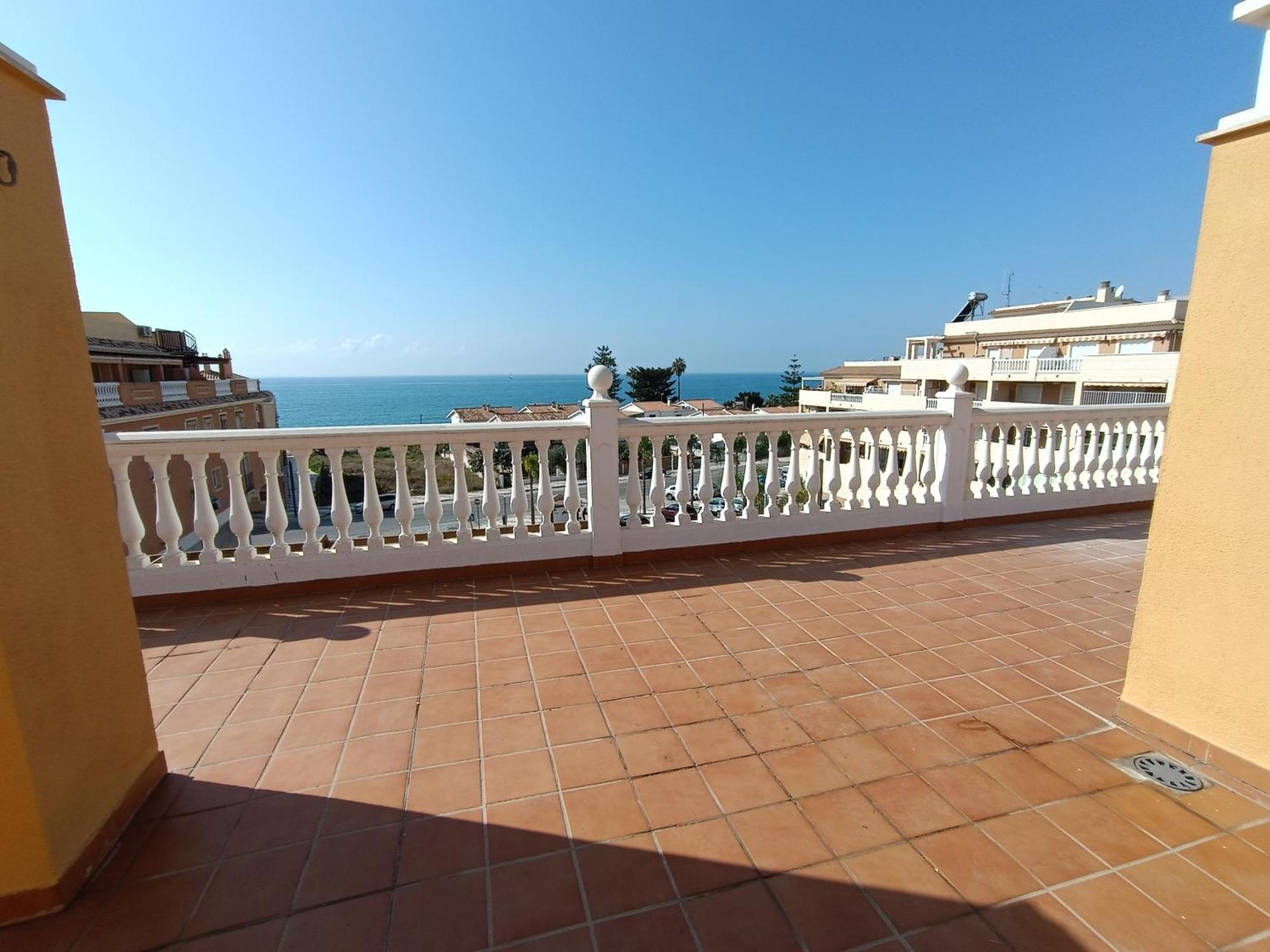 Lovely Penthouse In Front Of The Beach With Free Parking 말라가 외부 사진