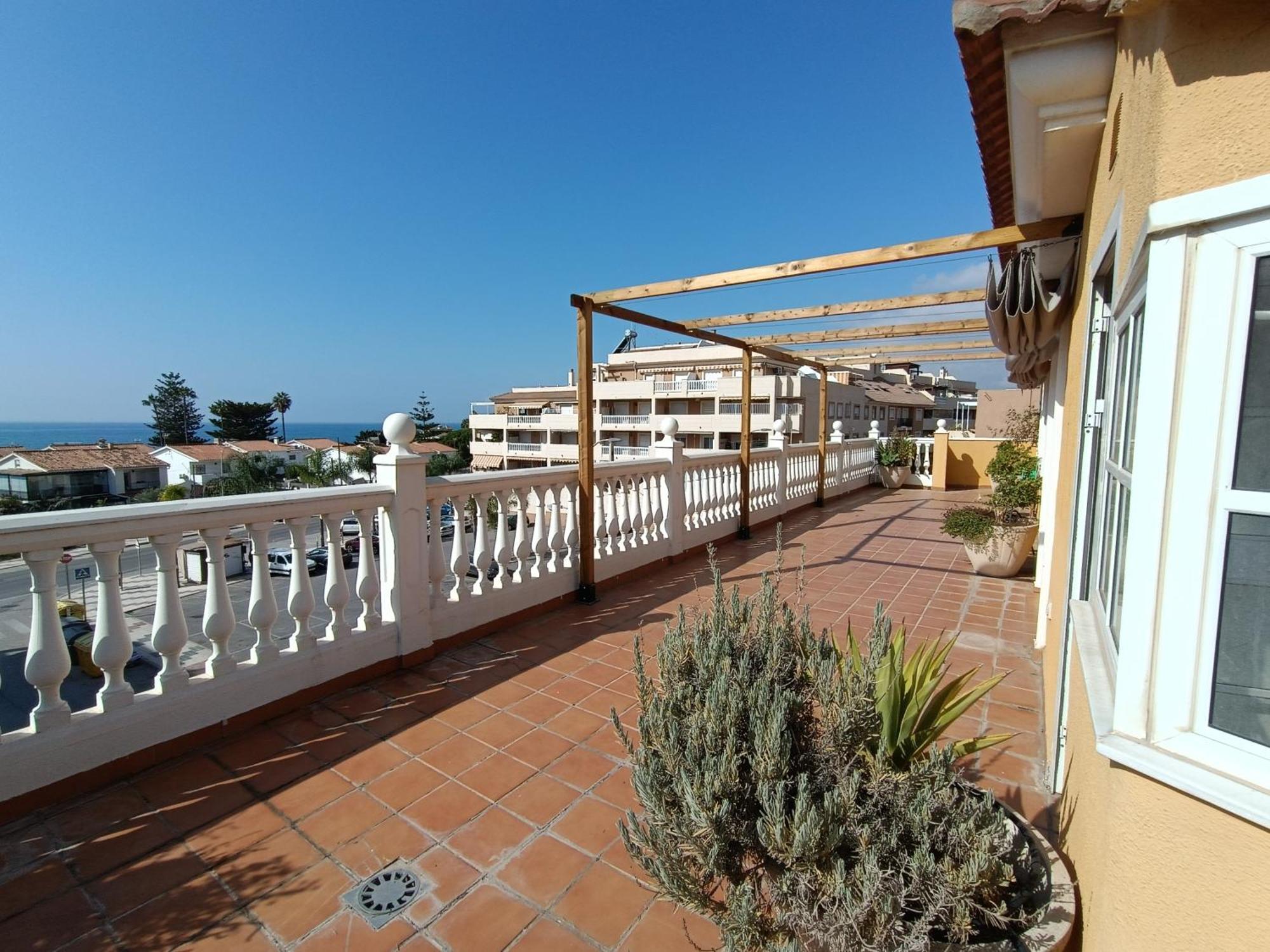Lovely Penthouse In Front Of The Beach With Free Parking 말라가 외부 사진