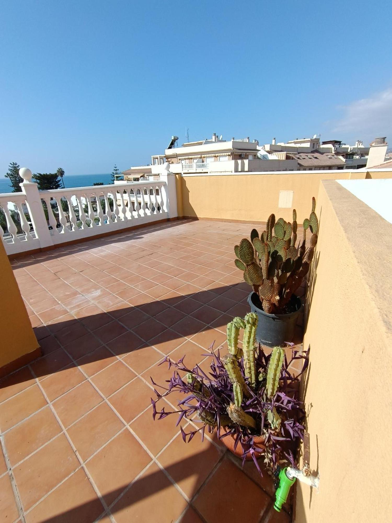 Lovely Penthouse In Front Of The Beach With Free Parking 말라가 외부 사진