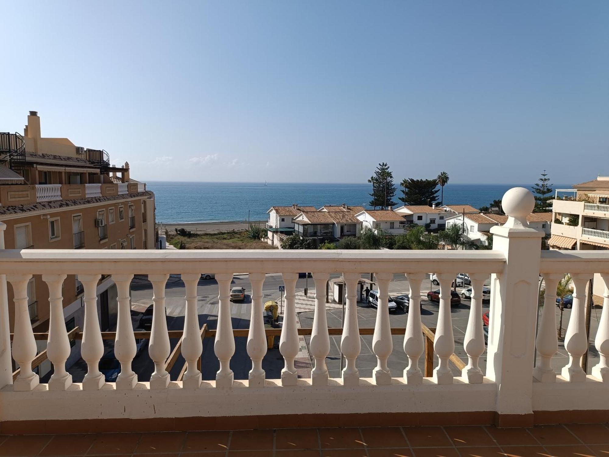 Lovely Penthouse In Front Of The Beach With Free Parking 말라가 외부 사진